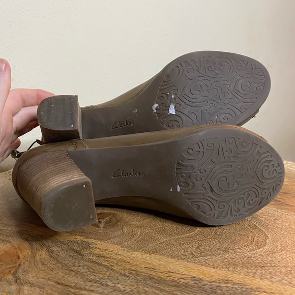 Clarks Shira Nicole Open Toed Heeled Sandals Brown and Tan Leather Ankle Booties - Picture 12 of 12